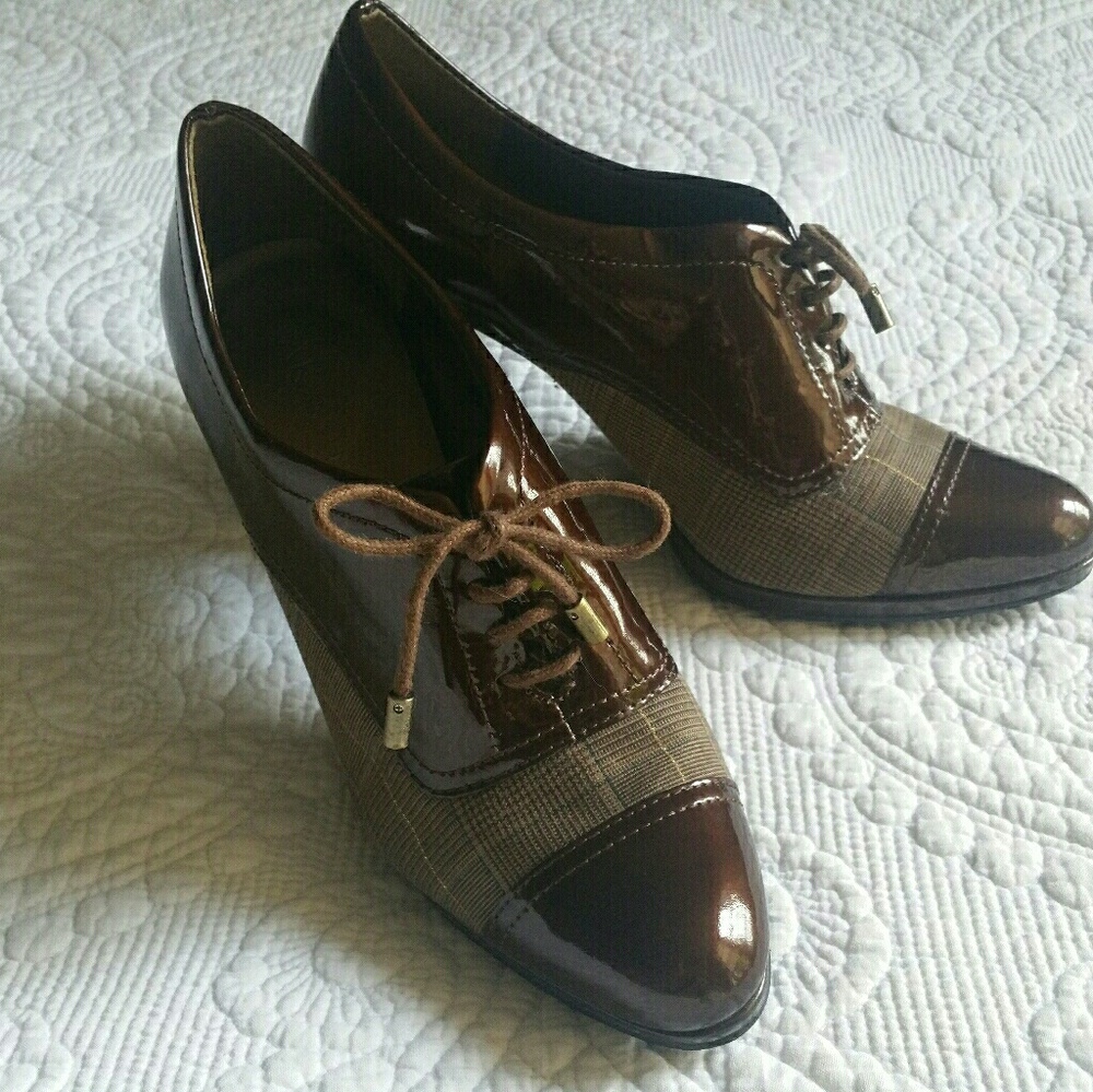 Anne Klein Women's Shoes size 7 Brown Laquer Heel